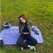 Studentessa di architettura impartisce lezioni di matematica